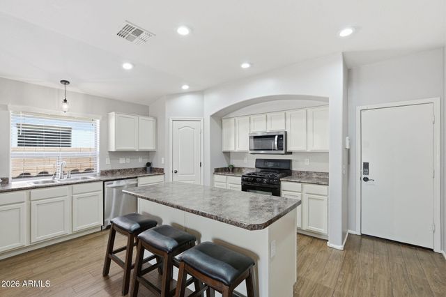 38528 N DAVE Street, San Tan Valley, AZ 85140