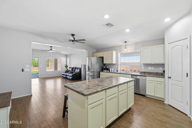 38528 N DAVE Street, San Tan Valley, AZ 85140