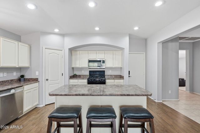 38528 N DAVE Street, San Tan Valley, AZ 85140
