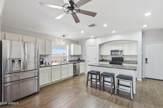 38528 N DAVE Street, San Tan Valley, AZ 85140