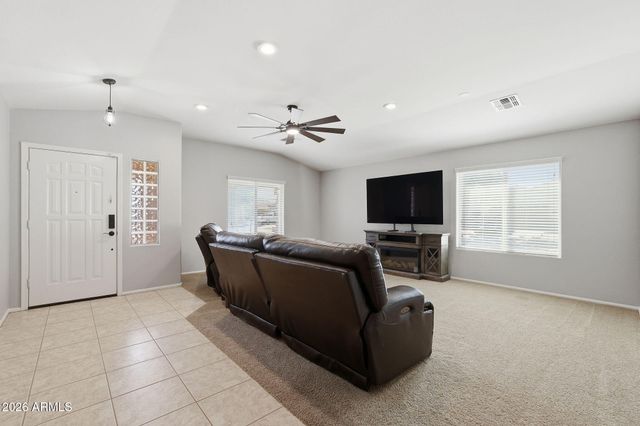38528 N DAVE Street, San Tan Valley, AZ 85140