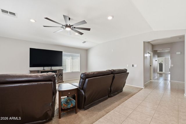 38528 N DAVE Street, San Tan Valley, AZ 85140