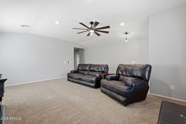 38528 N DAVE Street, San Tan Valley, AZ 85140
