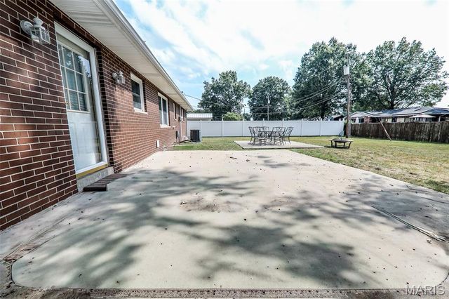 2200 Dawn Place, Granite City, IL 62040