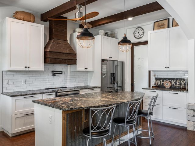 933 Beauchamp RD, Dripping Springs, TX 78620