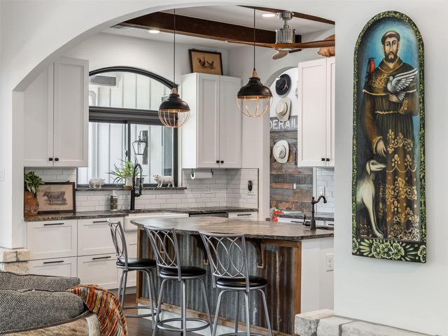 933 Beauchamp RD, Dripping Springs, TX 78620