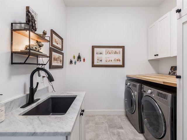 933 Beauchamp RD, Dripping Springs, TX 78620