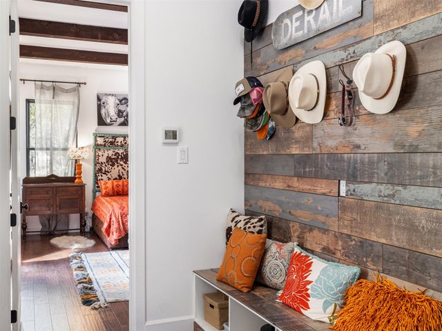 933 Beauchamp RD, Dripping Springs, TX 78620