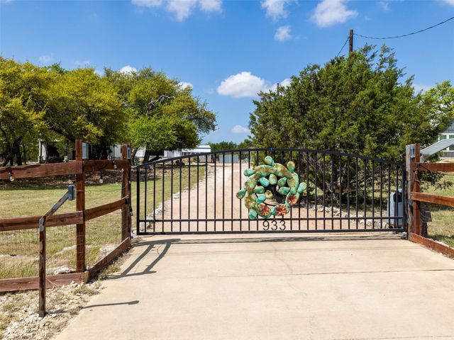 933 Beauchamp RD, Dripping Springs, TX 78620