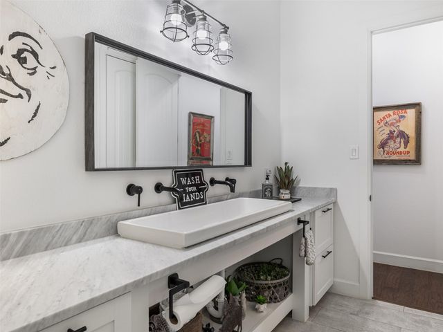 933 Beauchamp RD, Dripping Springs, TX 78620