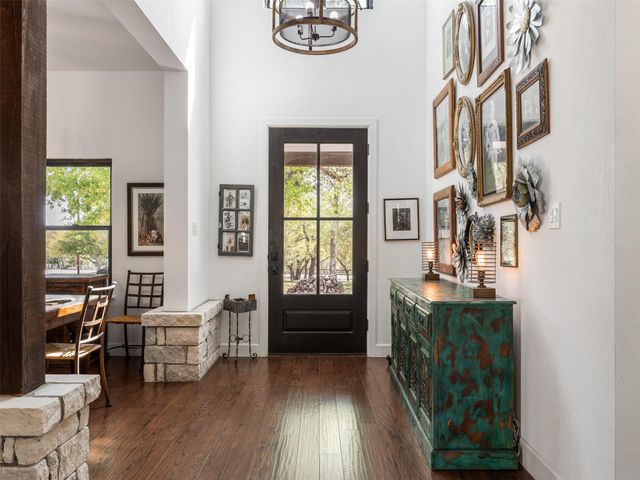 933 Beauchamp RD, Dripping Springs, TX 78620