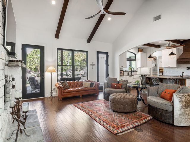 933 Beauchamp RD, Dripping Springs, TX 78620