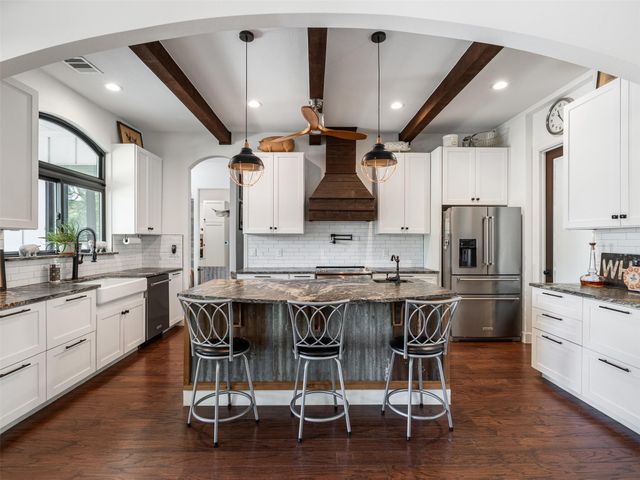 933 Beauchamp RD, Dripping Springs, TX 78620