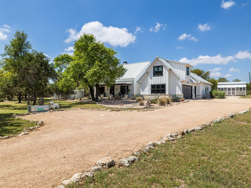 933 Beauchamp RD, Dripping Springs, TX 78620