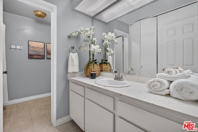 4589 Via Marisol 163, Los Angeles, CA 90042