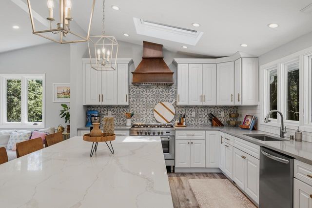860 Trails End DRIVE, Fontana, WI 53125