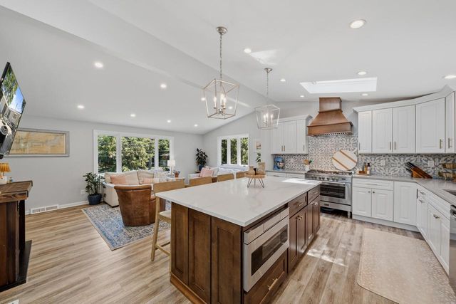 860 Trails End DRIVE, Fontana, WI 53125