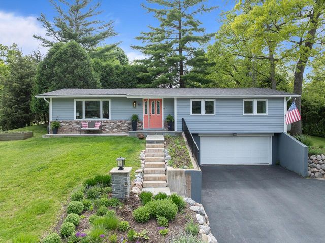 860 Trails End DRIVE, Fontana, WI 53125