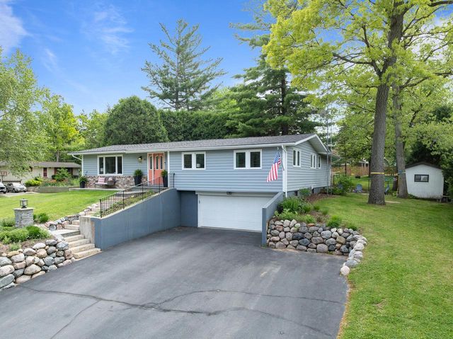 860 Trails End DRIVE, Fontana, WI 53125