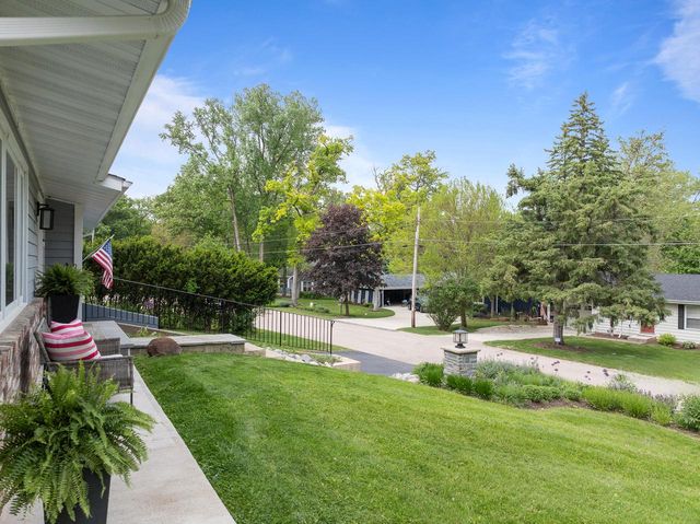 860 Trails End DRIVE, Fontana, WI 53125