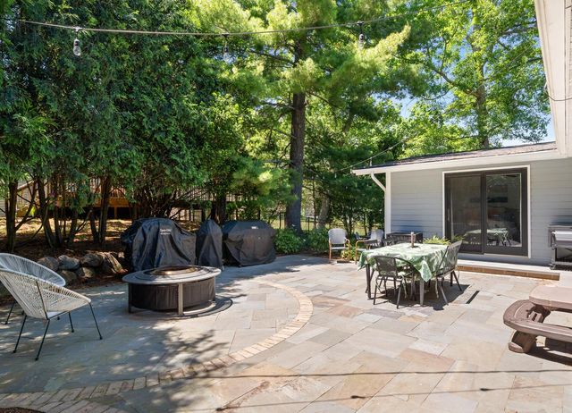 860 Trails End DRIVE, Fontana, WI 53125