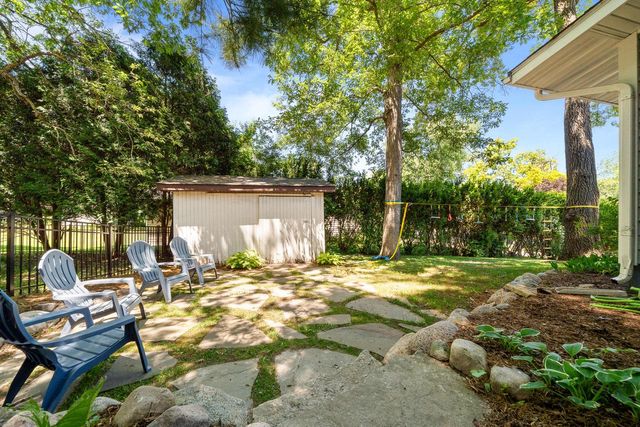 860 Trails End DRIVE, Fontana, WI 53125