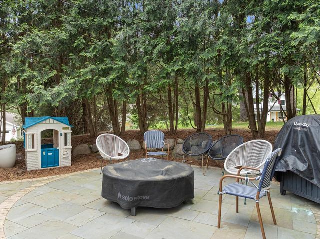860 Trails End DRIVE, Fontana, WI 53125