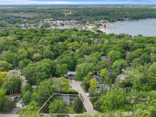 860 Trails End DRIVE, Fontana, WI 53125