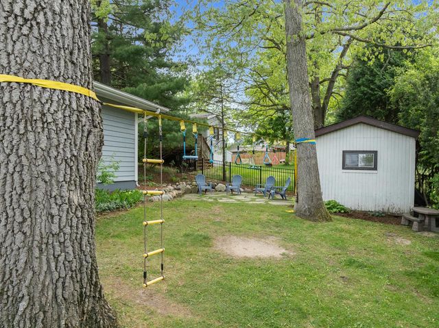 860 Trails End DRIVE, Fontana, WI 53125