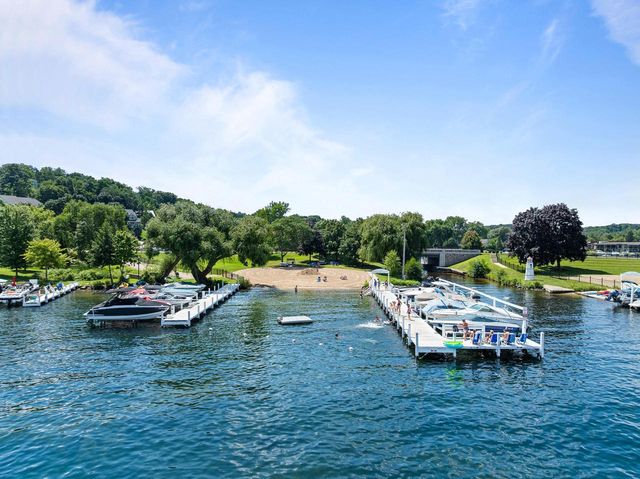 860 Trails End DRIVE, Fontana, WI 53125