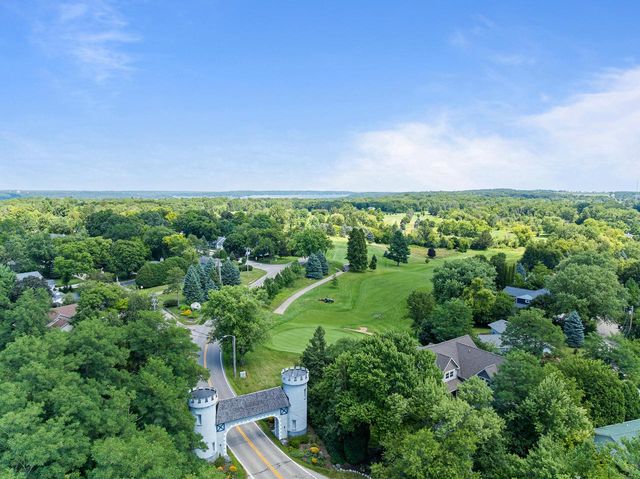 860 Trails End DRIVE, Fontana, WI 53125