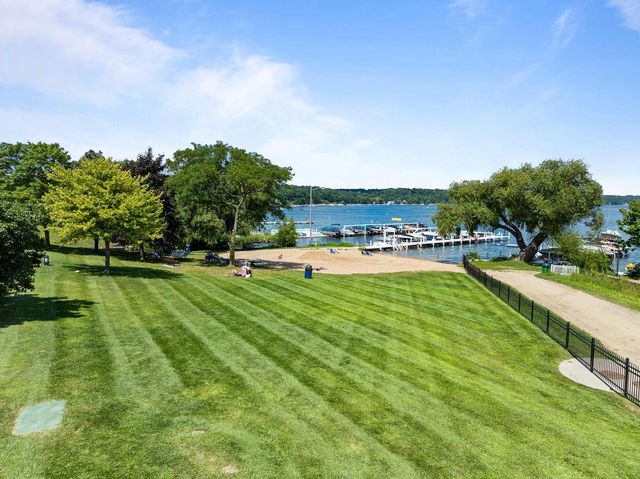 860 Trails End DRIVE, Fontana, WI 53125