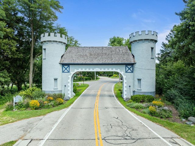 860 Trails End DRIVE, Fontana, WI 53125