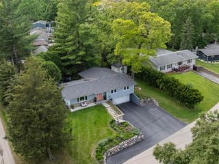 860 Trails End DRIVE, Fontana, WI 53125