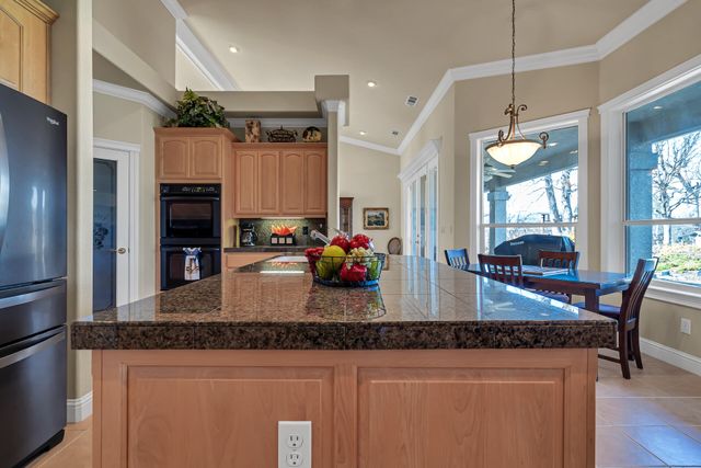 1546 Gold Hills Drive, Redding, CA 96003