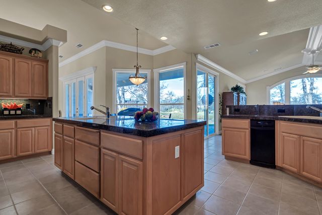 1546 Gold Hills Drive, Redding, CA 96003