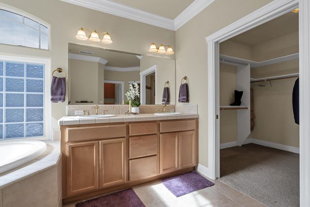 1546 Gold Hills Drive, Redding, CA 96003