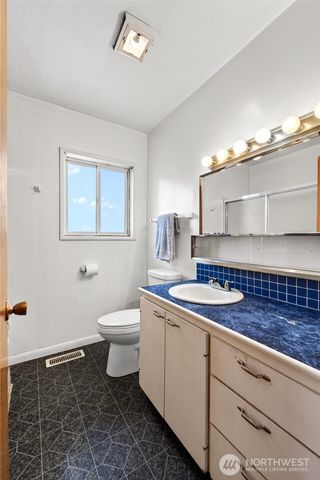 1323 E 56th Street, Tacoma, WA 98404