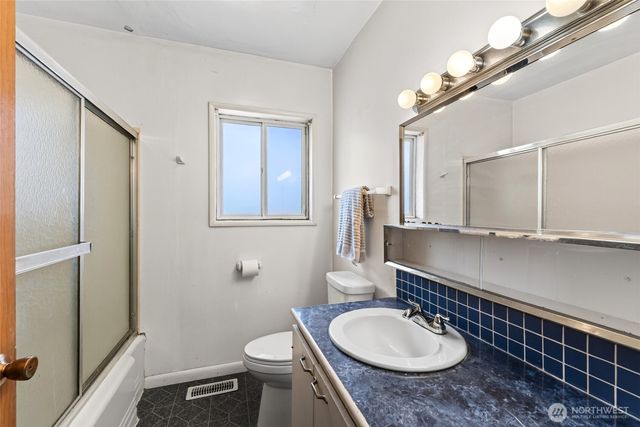 1323 E 56th Street, Tacoma, WA 98404