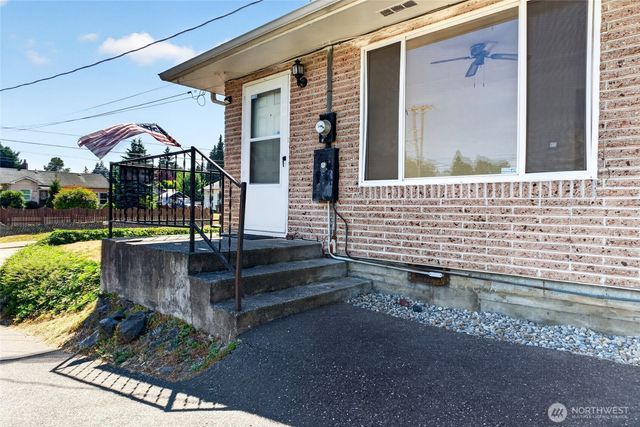 1323 E 56th Street, Tacoma, WA 98404