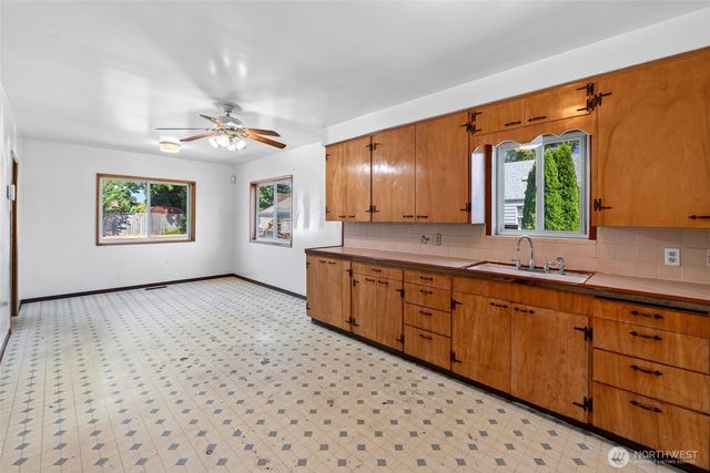 1323 E 56th Street, Tacoma, WA 98404