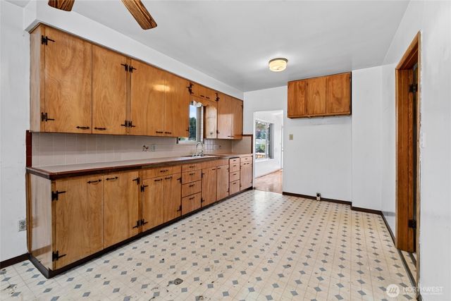 1323 E 56th Street, Tacoma, WA 98404
