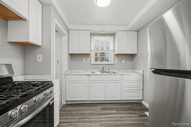 24274 Shakespeare Avenue, Eastpointe, MI 48021