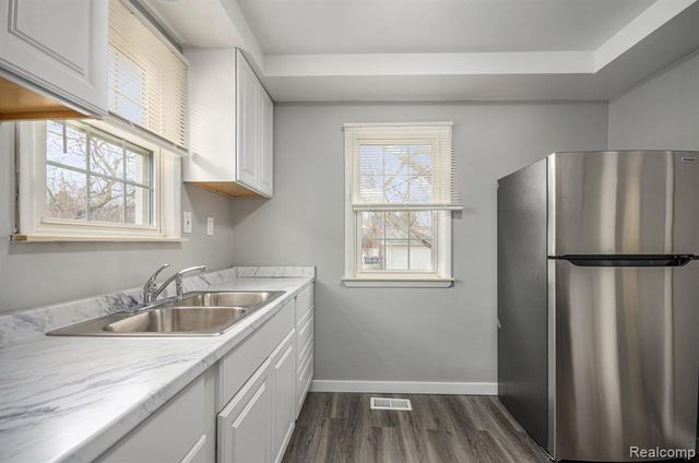 24274 Shakespeare Avenue, Eastpointe, MI 48021