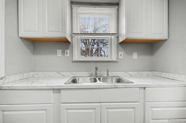 24274 Shakespeare Avenue, Eastpointe, MI 48021