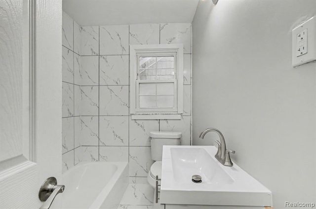 24274 Shakespeare Avenue, Eastpointe, MI 48021