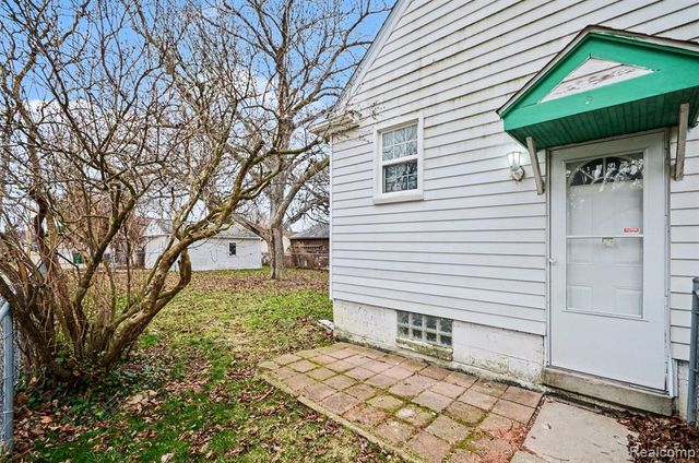 24274 Shakespeare Avenue, Eastpointe, MI 48021