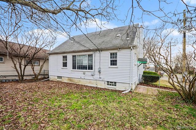 24274 Shakespeare Avenue, Eastpointe, MI 48021