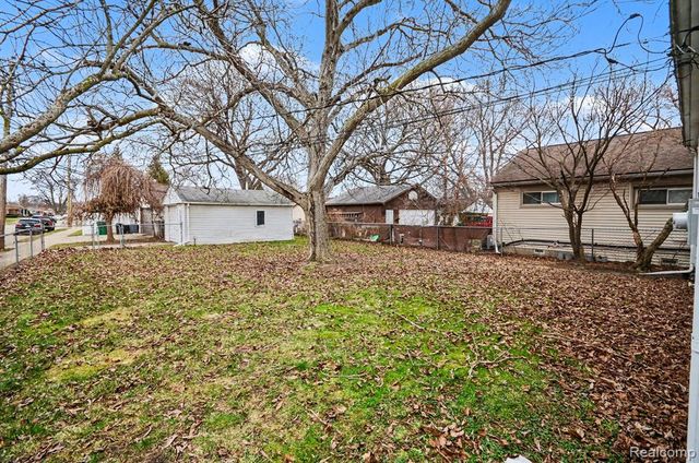 24274 Shakespeare Avenue, Eastpointe, MI 48021