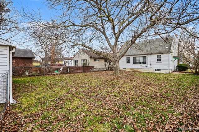 24274 Shakespeare Avenue, Eastpointe, MI 48021